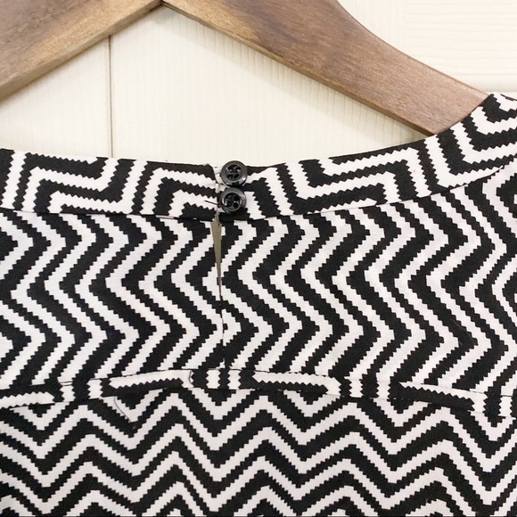 French Connection Black & White Chevron Blouse - Picture 7 of 8